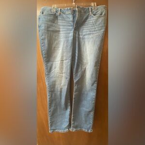 Signature by Levi Strauss; Totally Shaping | Straight. Size 20M W35 L32